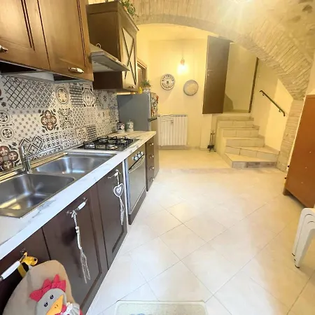 Car Not Necessary Centrally Located, Up Market Apt- Sleeps 46 - Terracebbq Spoleto