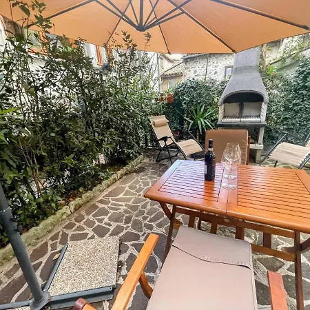 Lägenhet Car Not Necessary Centrally Located, Up Market Apt- Sleeps 46 - Terracebbq *