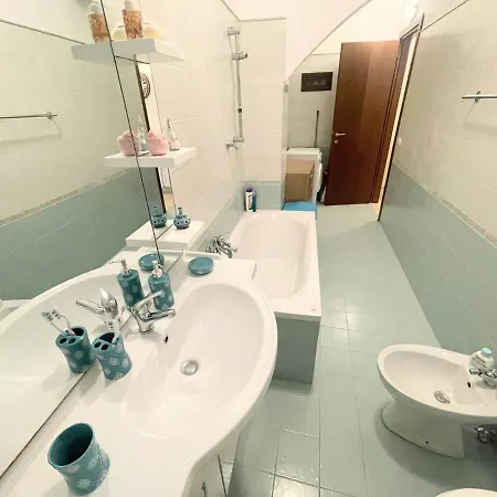 Car Not Necessary Centrally Located, Up Market Apt- Sleeps 46 - Terracebbq