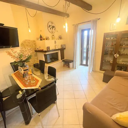 Car Not Necessary Centrally Located, Up Market Apt- Sleeps 46 - Terracebbq Apartamento Spoleto
