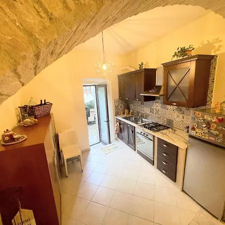 Car Not Necessary Centrally Located, Up Market Apt- Sleeps 46 - Terracebbq