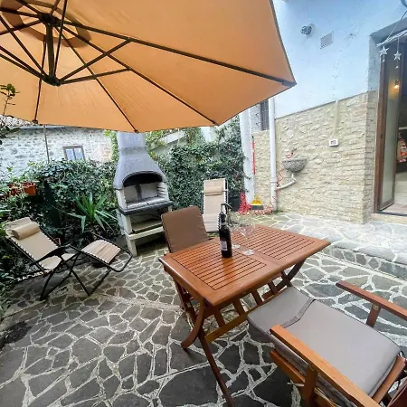 Car Not Necessary Centrally Located, Up Market Apt- Sleeps 46 - Terracebbq * Spoleto