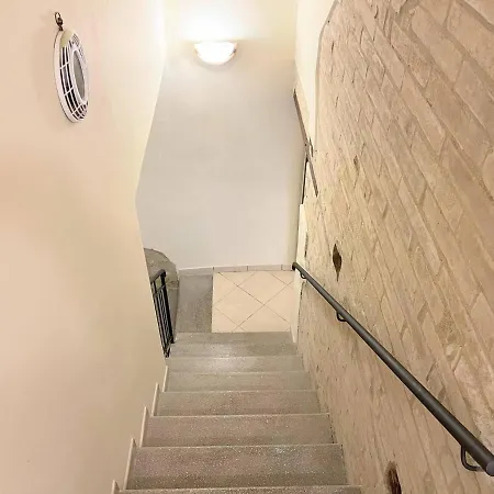 Car Not Necessary Centrally Located, Up Market Apt- Sleeps 46 - Terracebbq * Spoleto