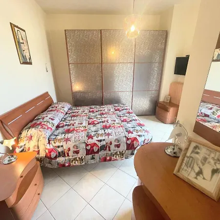 Car Not Necessary Centrally Located, Up Market Apt- Sleeps 46 - Terracebbq *
