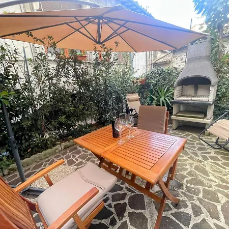 Lägenhet Car Not Necessary Centrally Located, Up Market Apt- Sleeps 46 - Terracebbq